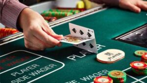 How can you select the best website for playing baccarat online?