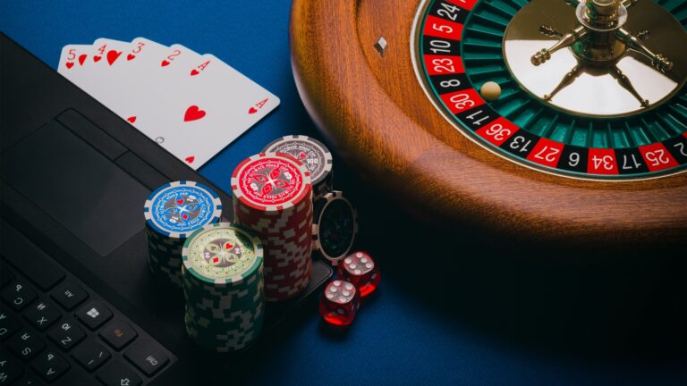 How to play online baccarat