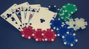 Advantages and disadvantages of playing baccarat online